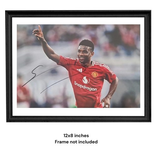 Amad diallo hand signed - hand,