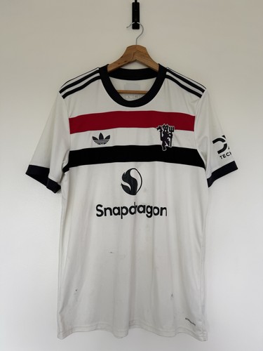 Man utd away shirt - man,