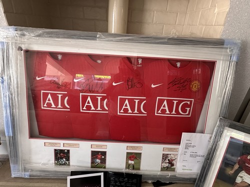 Man utd memorabilia - man,